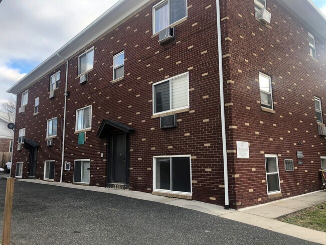 Building Photo - 336 Belleville Avenue