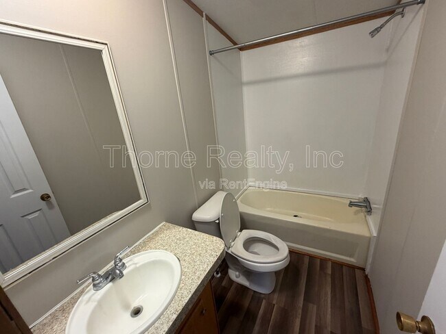 Foto del edificio - 4025 Arch Finch Rd