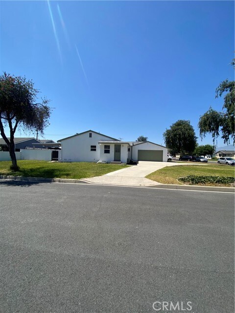 Building Photo - 2310 W Ituni St