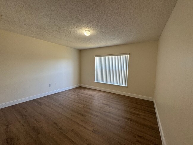 Building Photo - Spacious and Comfortable House for Lease