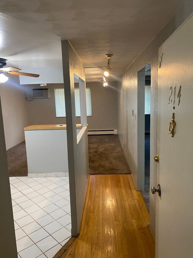 Foto del edificio - 2-Bedroom 2-Bathroom Condo in Country Club Villas!  ***Move-In Special***