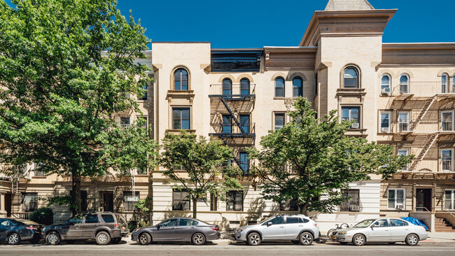 Building Photo - 677 Vanderbilt Ave