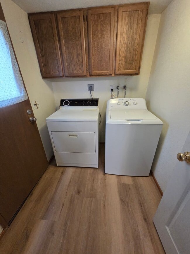 Building Photo - Adorable Maple Leaf ADU with Private Entrance- 2 Bedroom\1 Bathroom