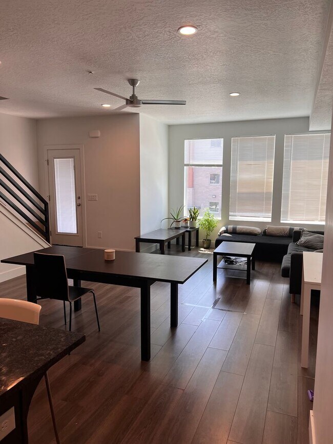 Foto del edificio - Beautiful Townhome in great location!