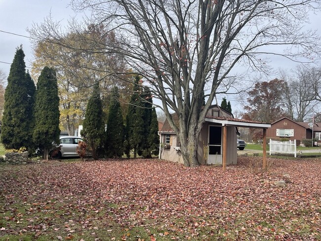 Building Photo - Renovated 3 bedroom raised Ranch in Sharps...