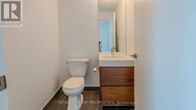 Photo du bâtiment - 1709 Bur Oak Ave