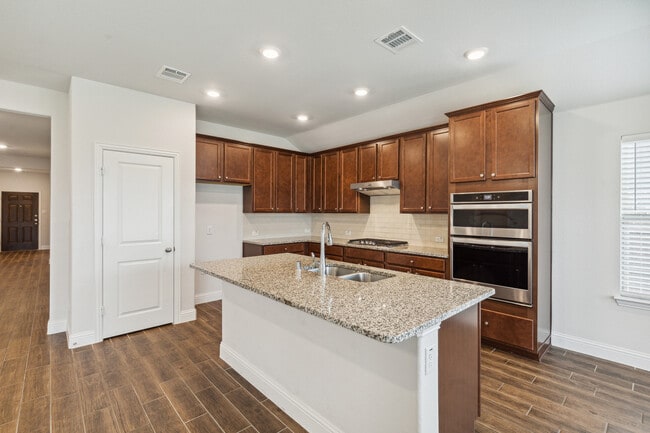 Building Photo - 223 Headwater Dr