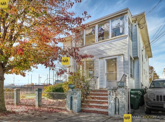 Photo - 21 Renfrew St House