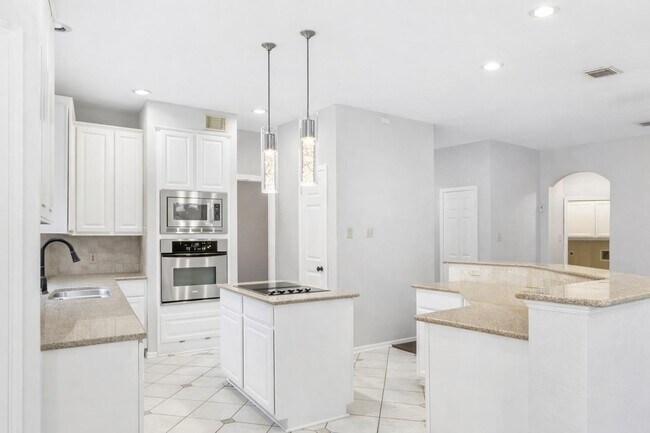Foto del edificio - 6703 Cypress Village Dr