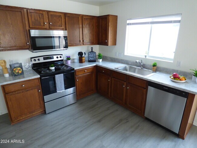 Foto del edificio - 22510 W Hadley St