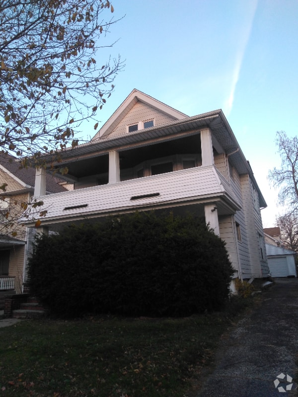 Building Photo - 1297 Warren Rd
