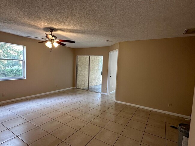 Building Photo - 4101 NW 114th Ave