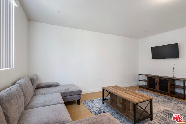 Foto del edificio - 1444 E 20th St