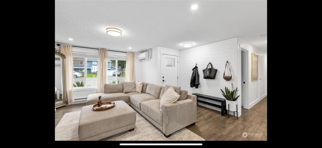 Foto del edificio - 5326 Green Hills Ave NE
