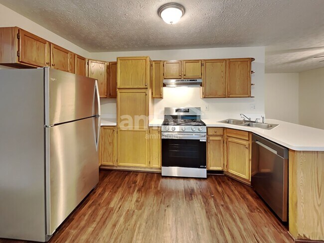 Building Photo - 835 Long Branch Cir