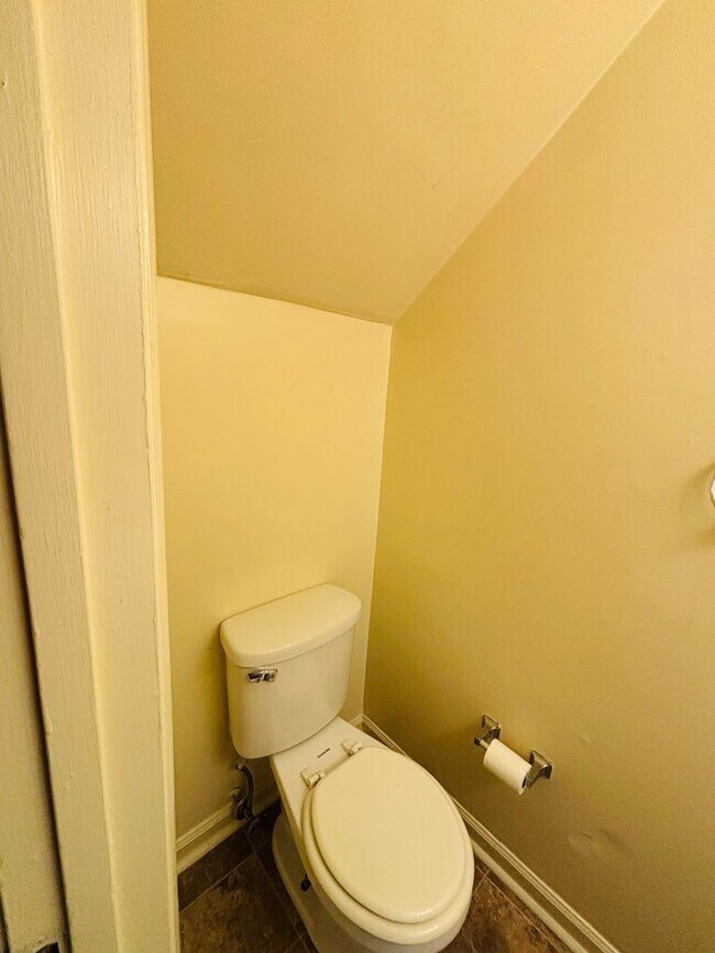 Foto del edificio - 4 Bedroom 2.5 Bath Townhouse