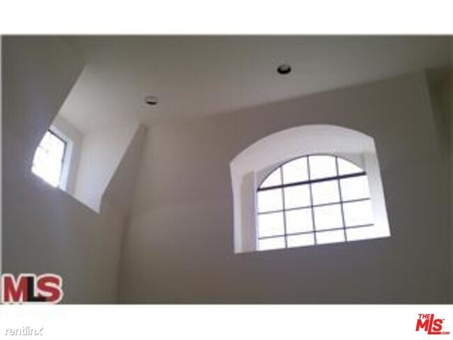 Foto del edificio - 10620 Eastborne Ave