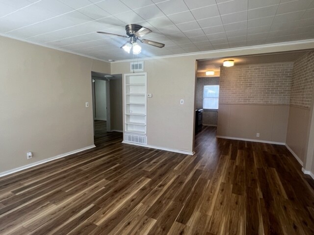 Building Photo - 319 E Hulse St