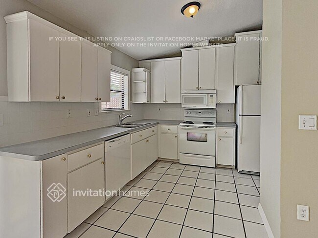 Foto del edificio - 3616 75 Dr E