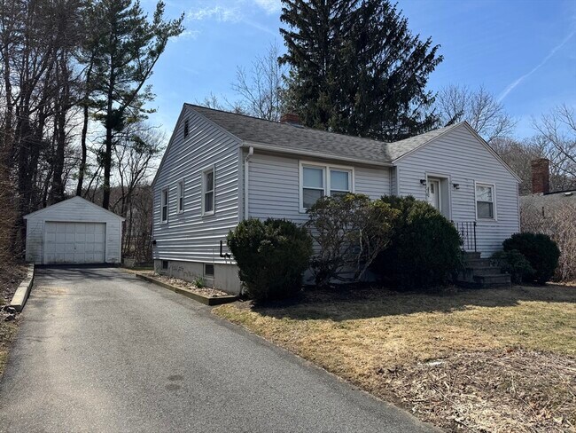 Building Photo - 173 Pleasant St