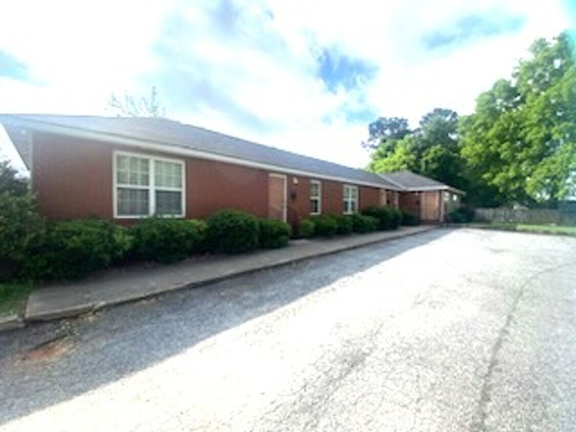 Primary Photo - 2052 7th St