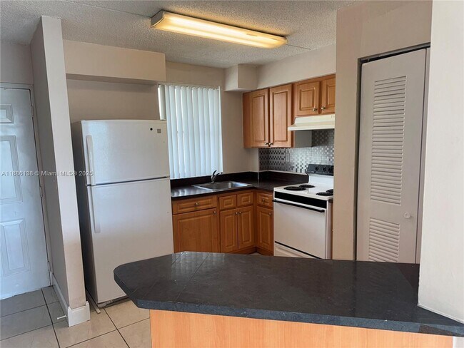 Foto del edificio - 6045 NW 186th St