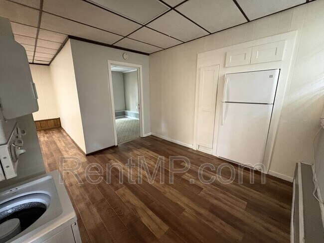 Foto del edificio - 931 S Fancher Ave