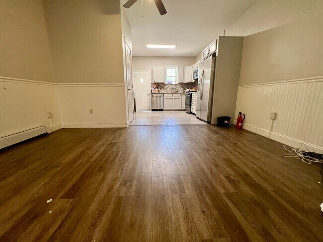 Building Photo - Gorgeous 3-Bedroom Townhome in Cobbs Creek...