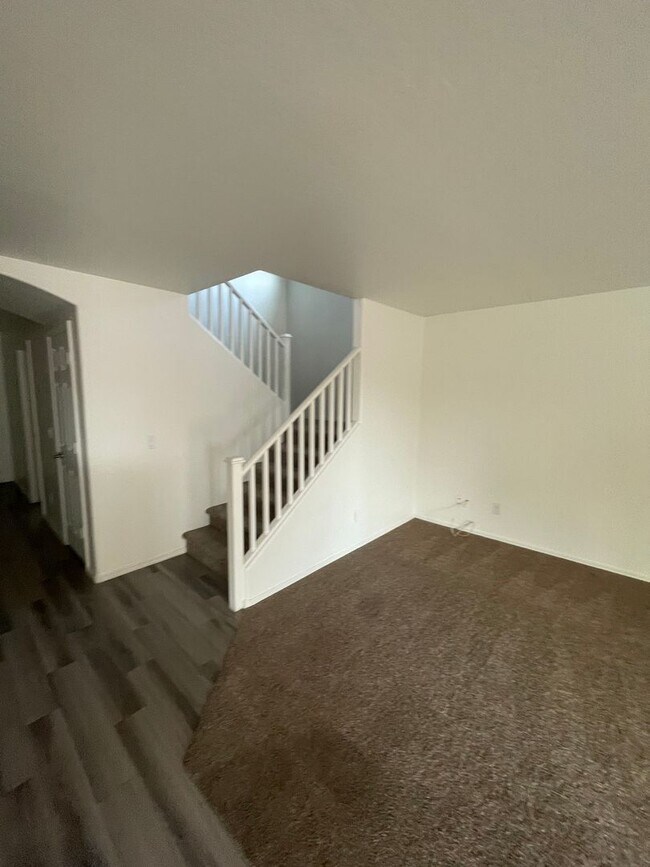 Building Photo - COMING SOON! Gorgeous 4 Bedroom, 3 Bathroo...