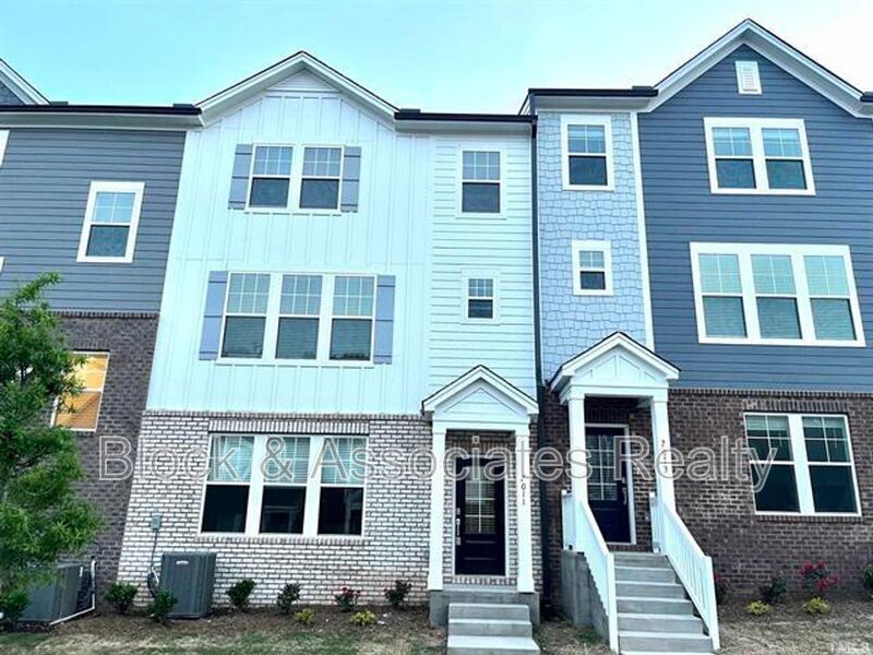 Foto principal - 7011 Gentle Pine Pl