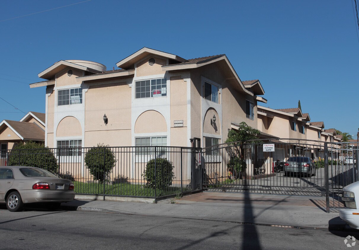 Primary Photo - 5915-5917 Gifford Ave