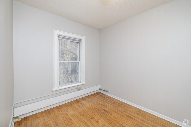 2 habitaciones, 1 baño - 720 pies cuadrados - Dormitorio principal - 1821 1st Ave S