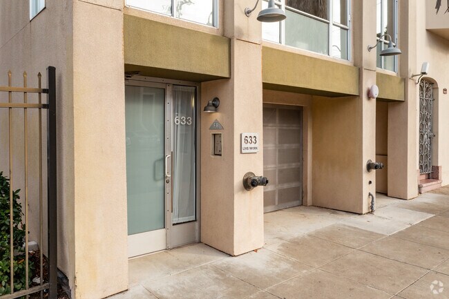 Entrada - 633 Hampshire St