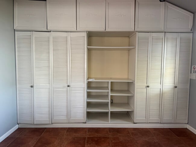 Building Photo - 3733 Mesa Vista Way