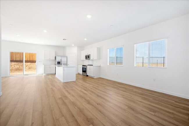 Building Photo - 3685 Vestland Ct