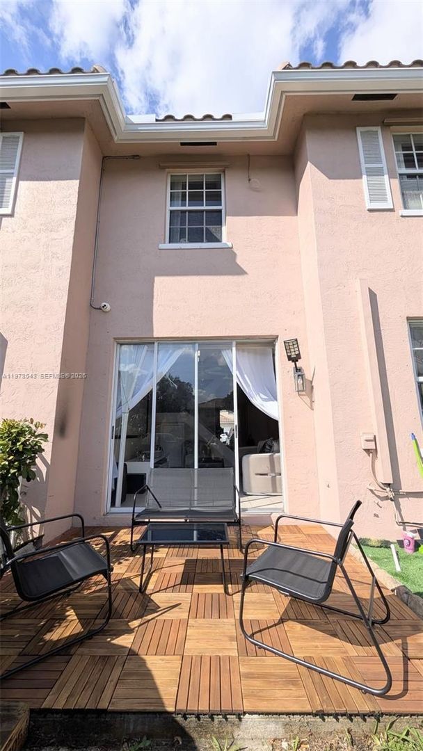 Foto del edificio - 3930 NW 91st Terrace