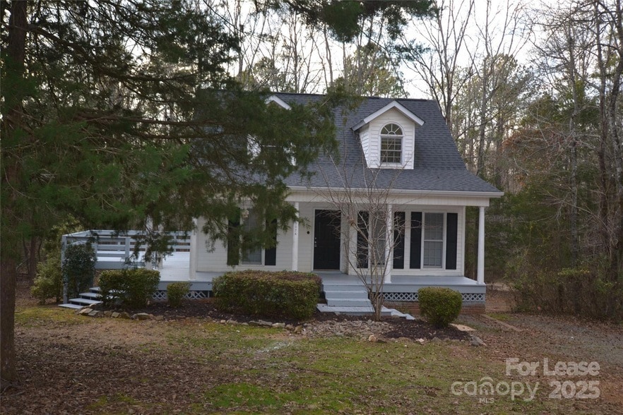 Foto principal - 9024 McElroy Rd