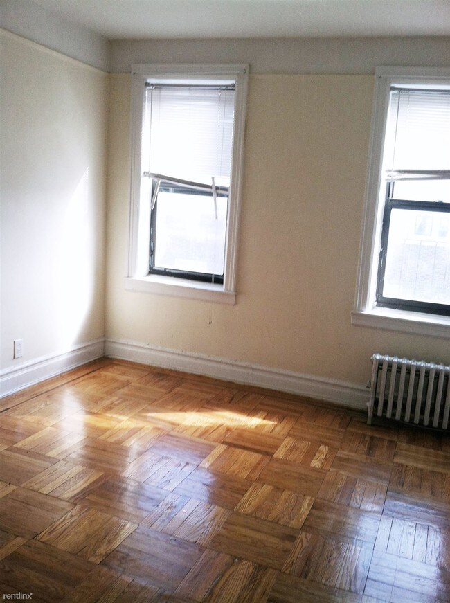 Building Photo - 460 E 21st St