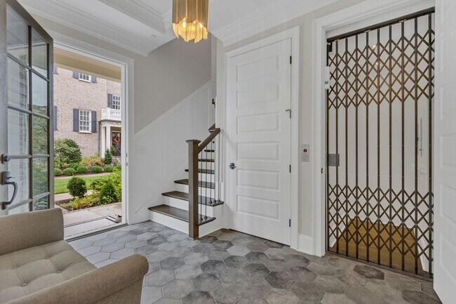 Foto del edificio - Rent Unfurnished or Fully Furnished - 4 Be...