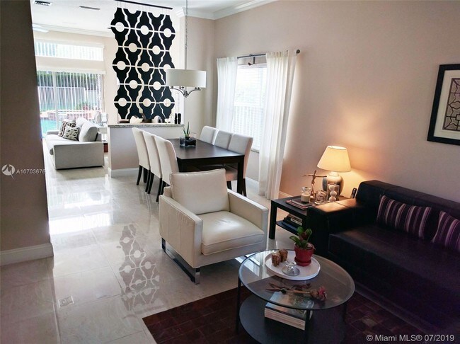 Foto del edificio - 1100 Chinaberry Dr