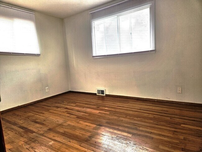 Foto del edificio - 1002 S 140th St