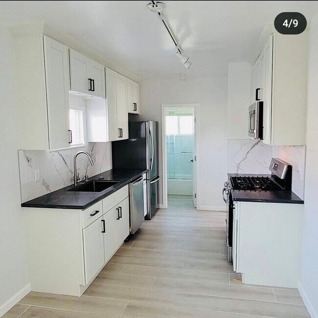 Foto del edificio - 1355 W 23rd St