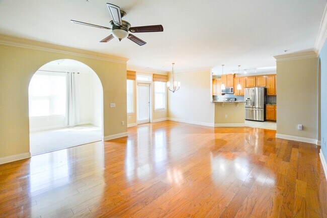 Building Photo - Beautiful Mt Pleasant Condo with Garage