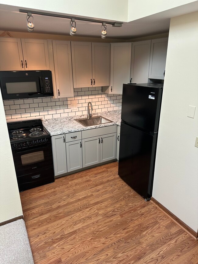 Building Photo - 2096 Fox Hollow Dr