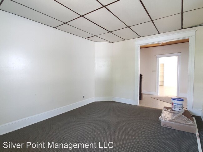 Foto del edificio - 3 br, 1 bath House - 320 E Commerce St