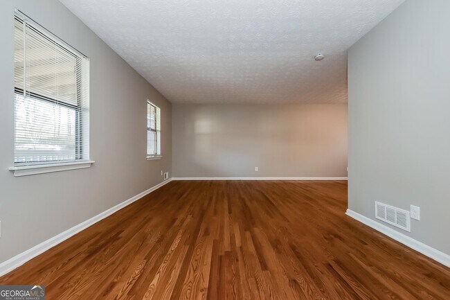 Building Photo - 150 Trace Dr