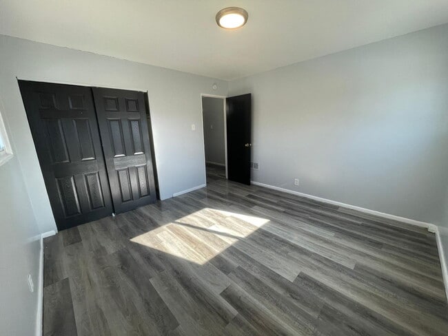 Building Photo - 3421 Elmhurst Dr