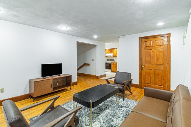 Foto del edificio - 166 Auburn St