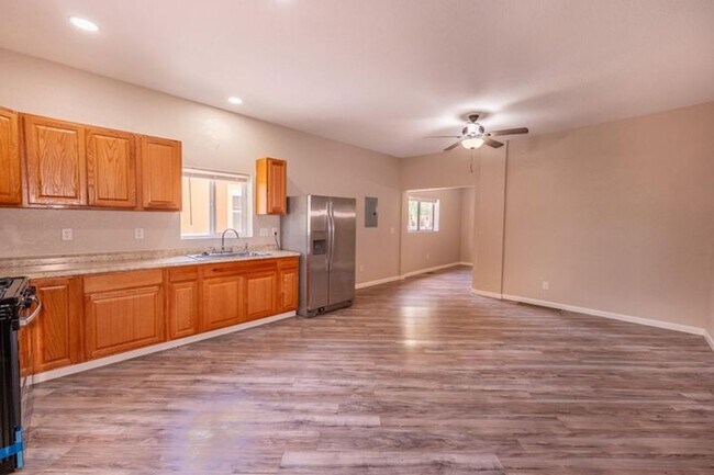 Foto del edificio - 2 Bed Home walking distance to College and...