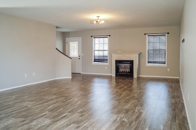 Building Photo - 204 N Maple Crest Dr